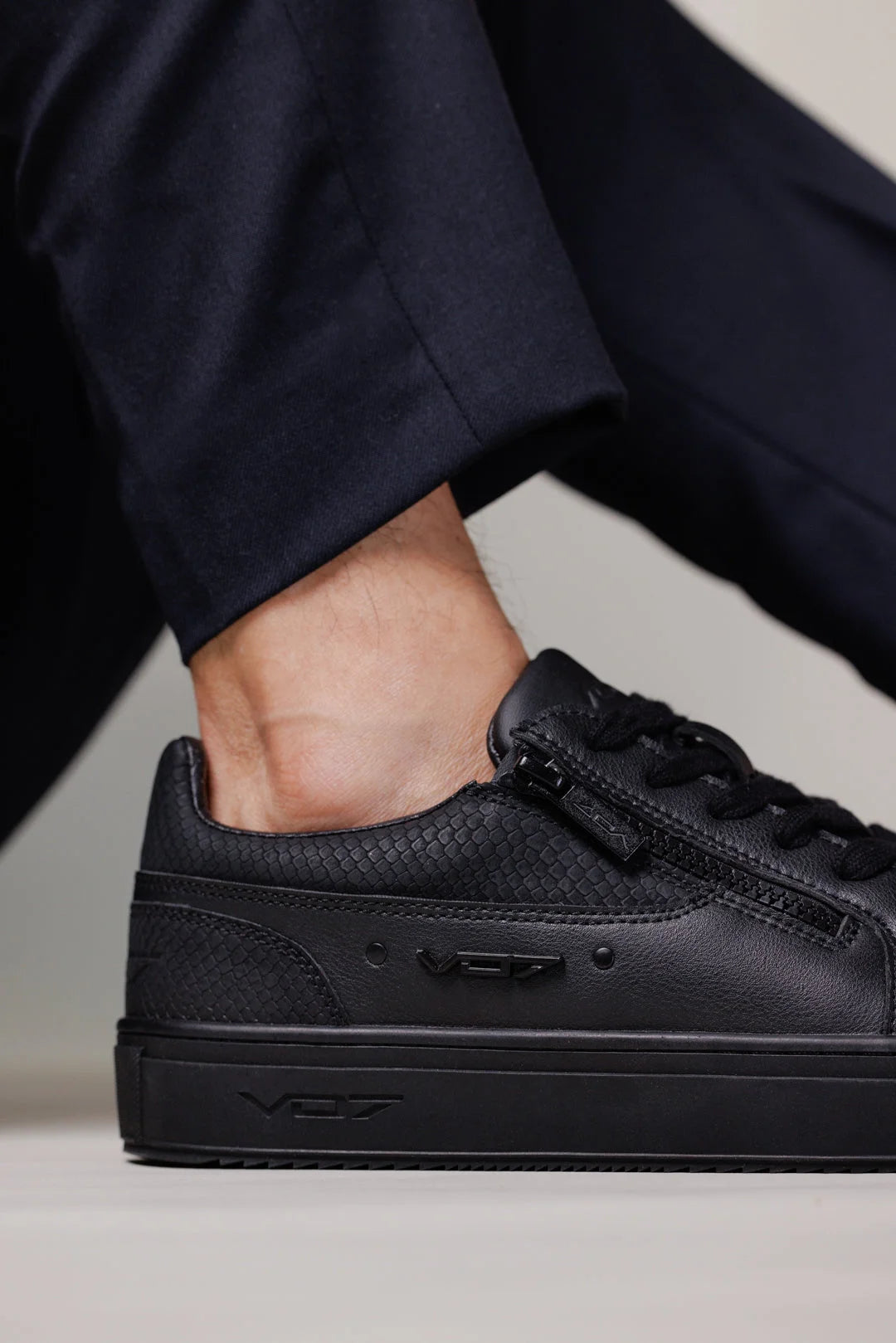 V 07 ROMA SNAKE DARK SNEAKERS NOIR 8