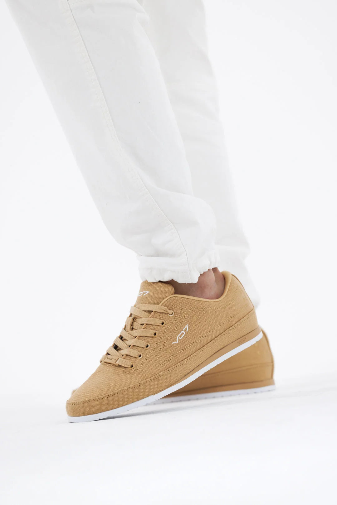 V 07 YACHT 10 TAUPE SNEAKERS ELÉGANCE GRIS 6