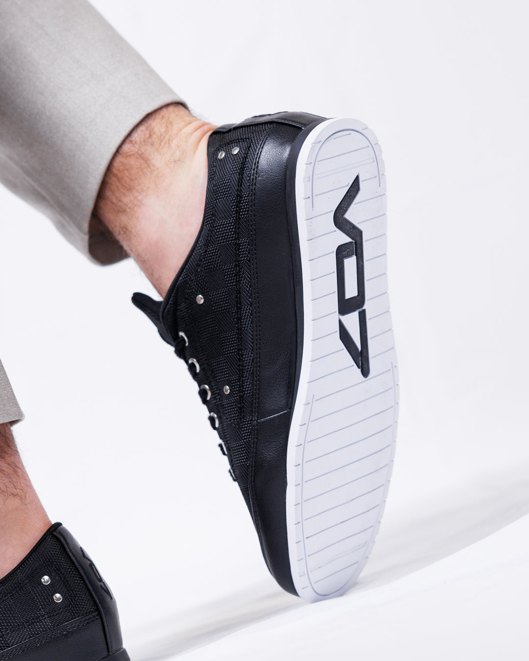 V 07 YACHT SQUARE BLACK SNEAKERS NOIR 7